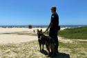 Polícia Civil faz fiscalização com cães policiais na rodoviária de Matinhos