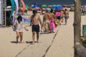 No Litoral, veranistas aprovam passarelas de acessibilidade das praias