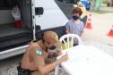 Iniciativa de dupla de policiais militares atrai crianças em posto da PM no litoral