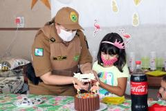 PM faz surpresa para criança aniversariante em Pontal do Paraná, no litoral do estado