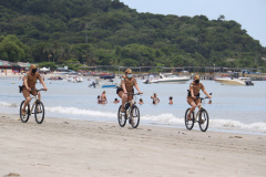 Com policiamento comunitário e ciclopatrulhamento, PM protege turistas e nativos da Ilha do Mel